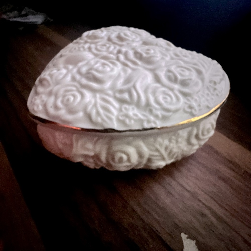 Vintage Heart shaped Trinket Box porcelain and 24k gold leaf for the trimming!!